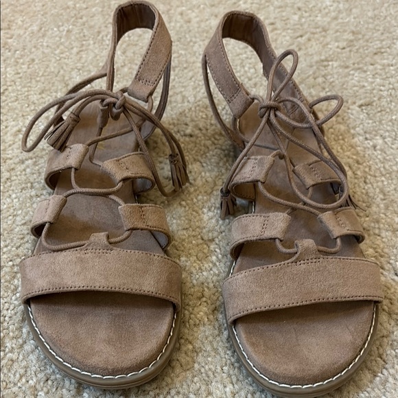 Old Navy Women's Tan Gladiator Lace-Up Sandals - Size 7.5 - Picture 6 of 6